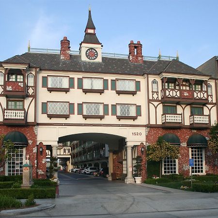 Anaheim Camelot Inn & Suites Eksteriør bilde