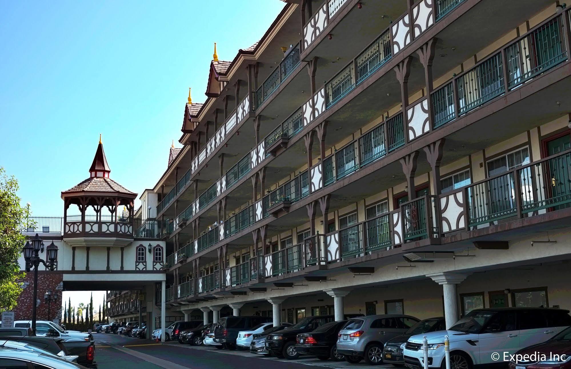 Anaheim Camelot Inn & Suites Eksteriør bilde