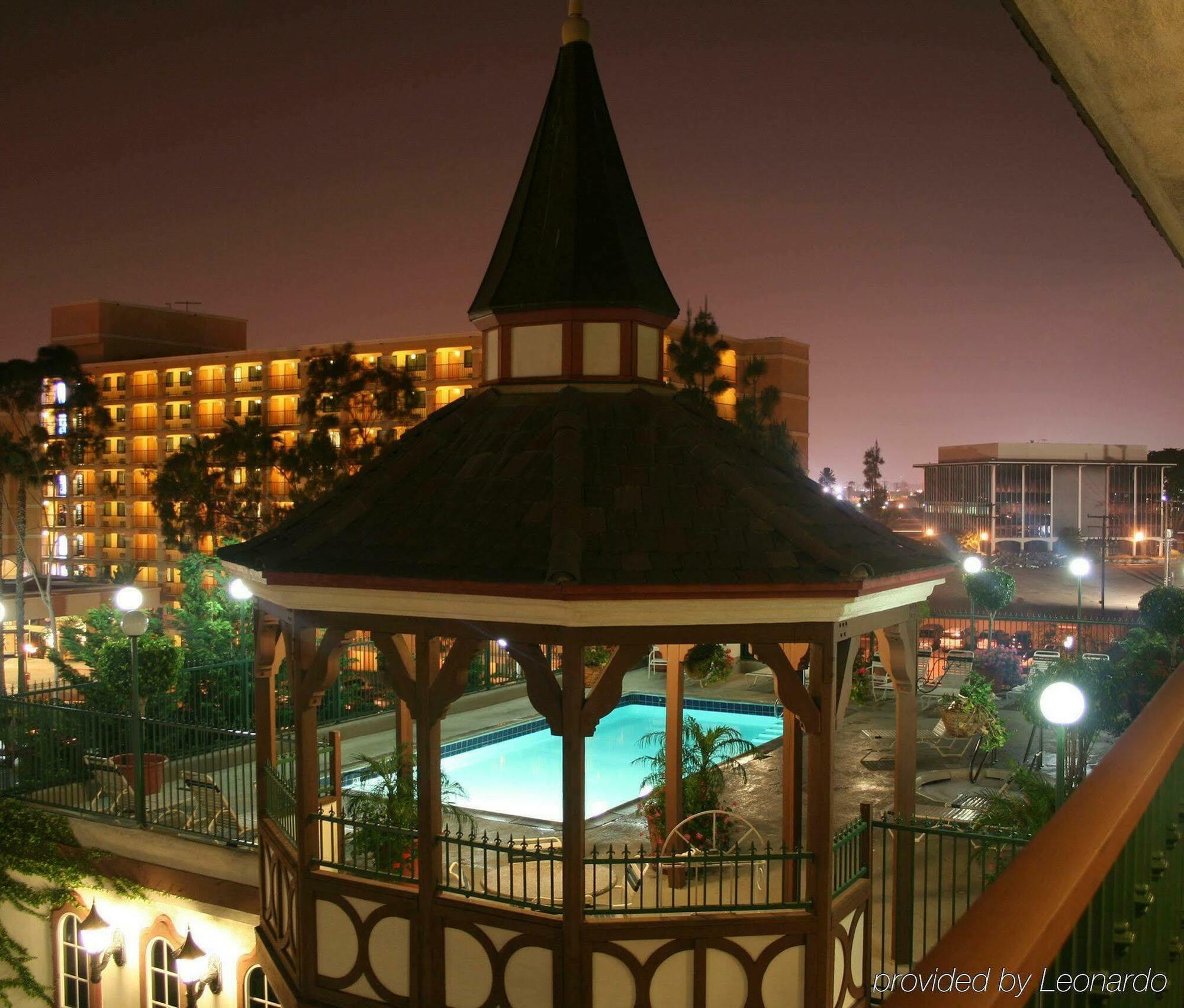 Anaheim Camelot Inn & Suites Eksteriør bilde
