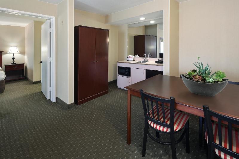 Anaheim Camelot Inn & Suites Eksteriør bilde