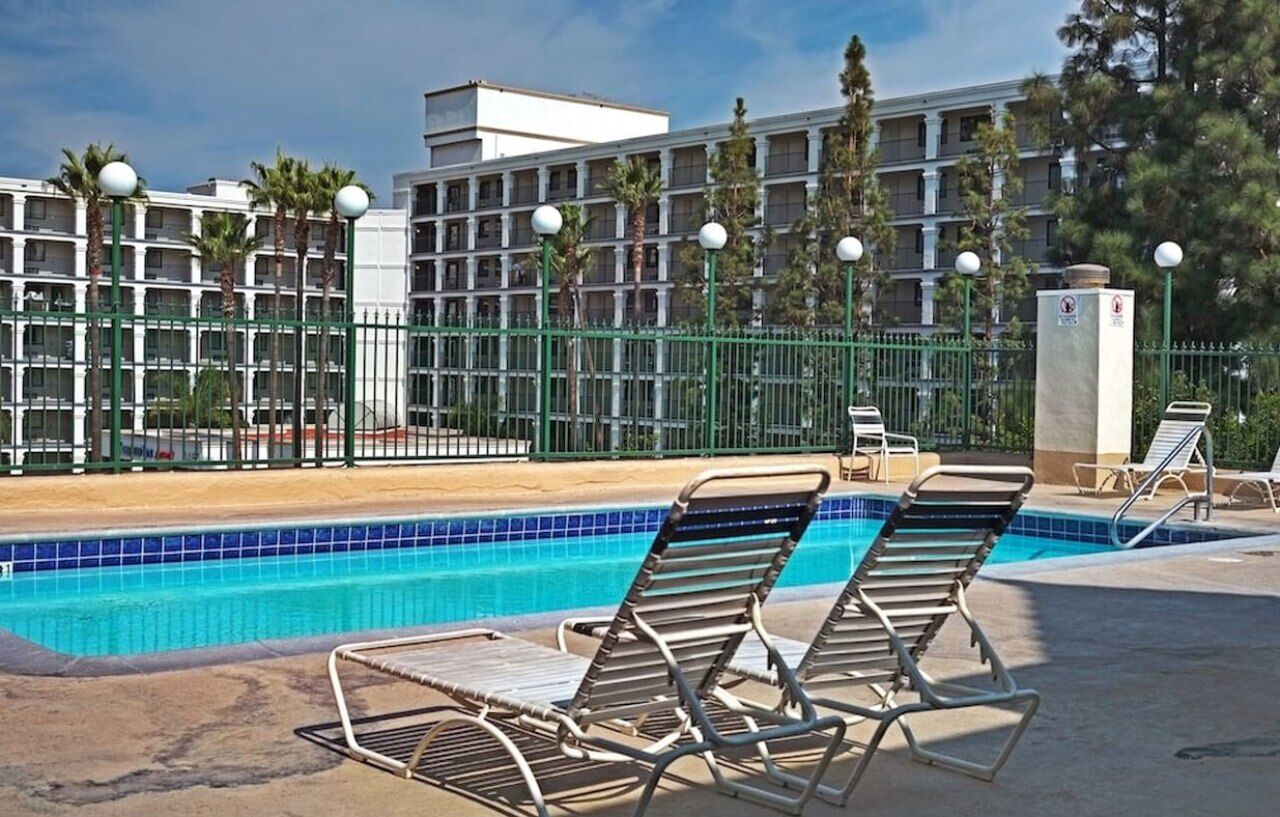 Anaheim Camelot Inn & Suites Eksteriør bilde